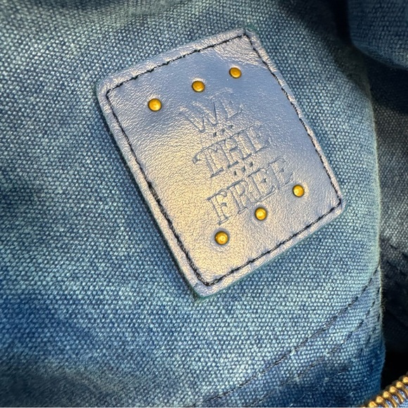 Free People We The Free Waxed Canvas Sling Bag ICELANDIS BLUE - Picture 9 of 10